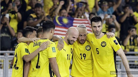 Báo chí Malaysia ‘xấu hổ’ vì cầu thủ tuyển Malaysia làm giả giấy tờ
